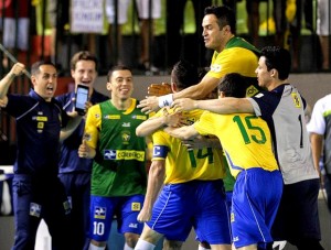 Brasil vence Rússia nos pênaltis e fica com o título no Grand Prix de Futsal em Maringá