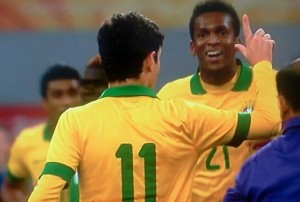 Brasil vence Zâmbia na china com Oscar e Dedé marcando