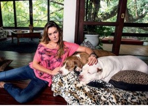 Luize teria acusado seu vizinho, Eudes Gondim Junior, de bater em seu cachorro sem nenhum motivo Luize teria acusado seu vizinho, Eudes Gondim Junior, de bater em seu cachorro sem nenhum motivo