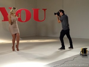 Brunettý posa para campanha de sorvetes (Foto: Sangue Bom / TV Globo)