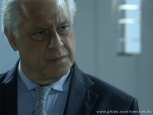 César e Félix discutem por causa de Atílio (Foto: Amor à Vida / TV Globo)