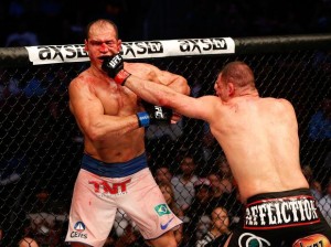 UFC 166: Cigano é surrado por Velasquez que mantém cinturão dos pesados
