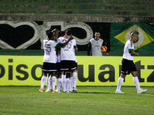 Santos perde para Coritiba no Couto Pereira pelo Brasileirão