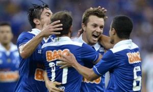 Cruzeiro leva susto, mas vence o Criciúma, na raça, por 5 a 3