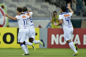 Cruzeiro bate o Fluminense e segue com força total na liderança isolada Cruzeiro bate o Fluminense e segue com força total na liderança isolada