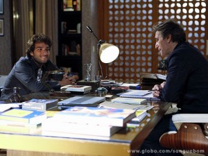 Fabinho conta para Plínio que pretende casar com Giane (Foto: Inácio Moraes / TV Globo)