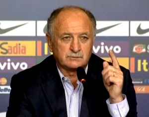 Felipão convoca 22 jogadores para amistosos e discute com jornalista