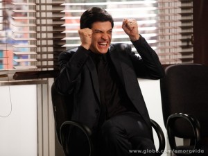 Félix não consegue conter sua felicidade (Foto: Pedro Curi/ TV Globo) Félix não consegue conter sua felicidade (Foto: Pedro Curi/ TV Globo)