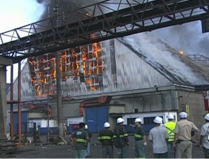 Porto de Santos é atingido por incêndio de grandes proporções