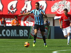 Grêmio e Internacional ficam no empate jogando no Centenário Grêmio e Internacional ficam no empate jogando no Centenário