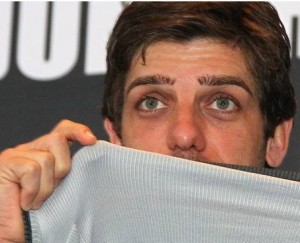 Juninho Pernambucano pode ficar de fora do Brasileiro por atos obsenos contra torcida adversária Juninho Pernambucano pode ficar de fora do Brasileiro por atos obsenos contra torcida adversária