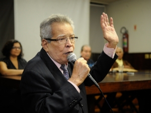Morre o jornalista Maurício Azêdo, presidente da ABI