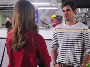 Ninho tem a ousadia de pedir um beijo a Paloma (Foto: Jacson Vogel/TV Globo) Ninho tem a ousadia de pedir um beijo a Paloma (Foto: Jacson Vogel/TV Globo)