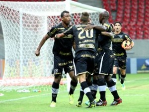 Botafogo vence o Náutico fora de casa e chega a 46 pontos no Brasileirão