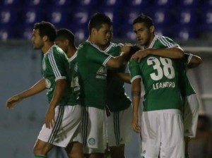 Palmeiras domina a partida e goleia Figueirense em Londrina