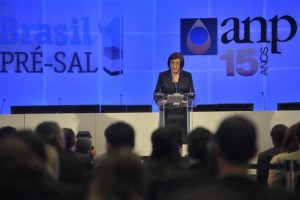 Consórcio formado por Shell, Total, CNPC, CNOOC e a Petrobras vence o leilão do Campo de Libra