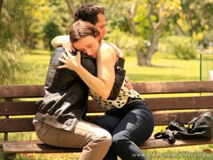 Rebecca fica emocionada quando Pérsio declara seu amor (Foto: Ellen Soares/ TV Globo)