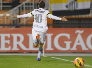 Santos vence a Ponte Preta na volta de Montillo