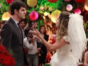 Tina vê Vitinho no lugar de Lucindo e diz não (Foto: Ellen Soares/TV Globo)