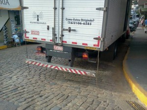 Trânsito em Itaperuna continua bagunçado mesmo com o "convênio" com a PM Trânsito em Itaperuna continua bagunçado mesmo com o "convênio" com a PM