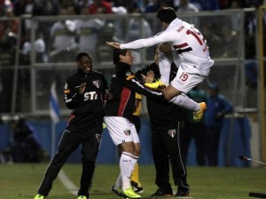 Rogério e Aloísio brilham, e São Paulo segue na Sul-Americana