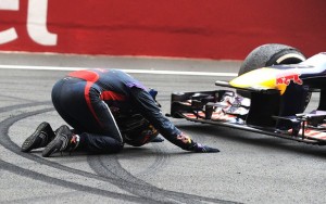 Vettel reverencia o seu carro