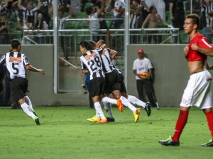 Atlético-MG vence o Internacional no Independência Atlético-MG vence o Internacional no Independência