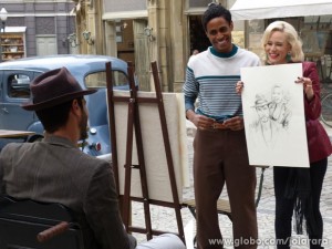 Aurora e Davi se divertem juntos (Foto: Joia Rara/TV Globo)