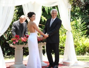 Aline e César no altar (Foto: Jacson Vogel / Amor à Vida)