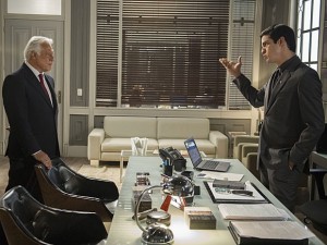 César acredita que Félix quer humilhá-lo com a contratação de Anjinho (Foto: Estevam Avellar/TV Globo) César acredita que Félix quer humilhá-lo com a contratação de Anjinho (Foto: Estevam Avellar/TV Globo)