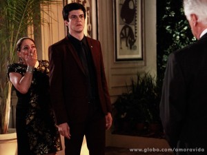 Félix fica estupefato com a revelação feita por César (Foto: Ellen Soares / TV Globo)