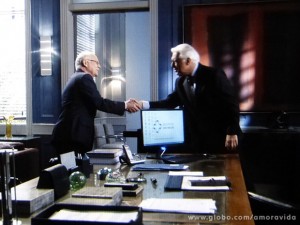 César convence o diretor da empresa a não contratar Félix (Foto: Amor à Vida / TV Globo)