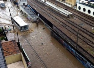Chuva na Baixada Fluminense faz uma morte em Nova Iguaçu Chuva na Baixada Fluminense faz uma morte em Nova Iguaçu