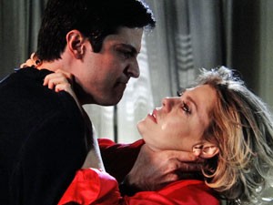 Félix expulsa Edith de casa (Foto: TV Globo / Amor à Vida)