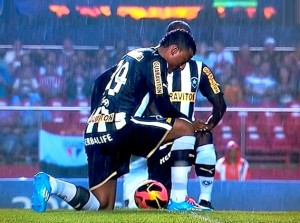 Jogador Jancarlos é sepultado em Natividade, no Noroeste Fluminense e homenageado no Brasileirão