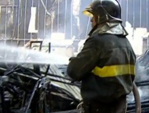 Incêndio de grandes proporções atinge prédio de 25 andares em São Paulo