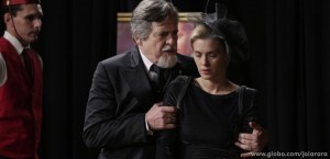 Iolanda vê Mundo e Dália juntos no cinema e desmaia (Foto: Ellen Soares/TV Globo) Iolanda vê Mundo e Dália juntos no cinema e desmaia (Foto: Ellen Soares/TV Globo)