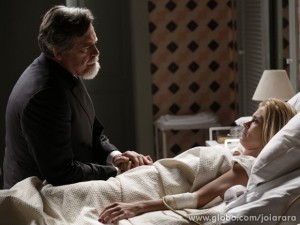 Iolanda perde bebê e recebe visita de Ernest (Foto: Fábio Rocha/TV Globo) Iolanda perde bebê e recebe visita de Ernest (Foto: Fábio Rocha/TV Globo)