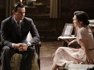 Cara de pau! Manfred se declara a Amélia (Foto: Fábio Rocha/TV Globo) Cara de pau! Manfred se declara a Amélia (Foto: Fábio Rocha/TV Globo)