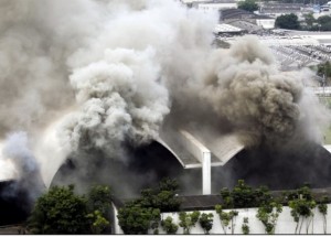 Bombeiros controlam incêndio no Memorial da América Latina