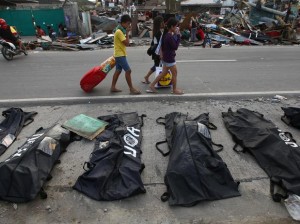 Já passa de 4 mil o número de vítimas do Tufão Haiyan nas Filipinas