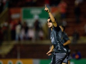 Portuguesa vence o Atlético-MG e afasta da zona da degola