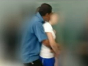 Depois de fazer carícias em alunas, professor é afastado de escola em São Paulo Depois de fazer carícias em alunas, professor é afastado de escola em São Paulo
