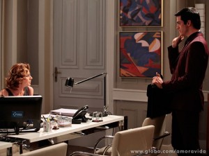 Simone desce o sarrafo em Félix, que escuta tudo atônito (Foto: Pedro Curi / TV Globo)