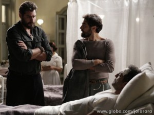 Toni jura se vingar de Ernest pelo atentado contra Mundo (Foto: Fábio Rocha/TV Globo)