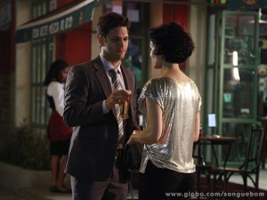 Depois de muito tempo, Érico e Verônica ficam cara a cara (Foto: Ellen Soares / TV Globo)