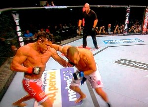 UFC: Vitor Belfort destruiu Dan Henderson no primeiro round em Goiânia