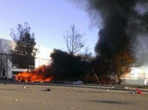 Imagens do automóvel pegando fogo foram divulgadas no Twitter