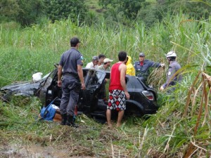 Veículo sai da pista na BR-356 e faz várias vítimas