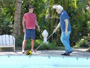 César caminha na direção da armadilha de Ninho (Foto: Amor à Vida/TV Globo)